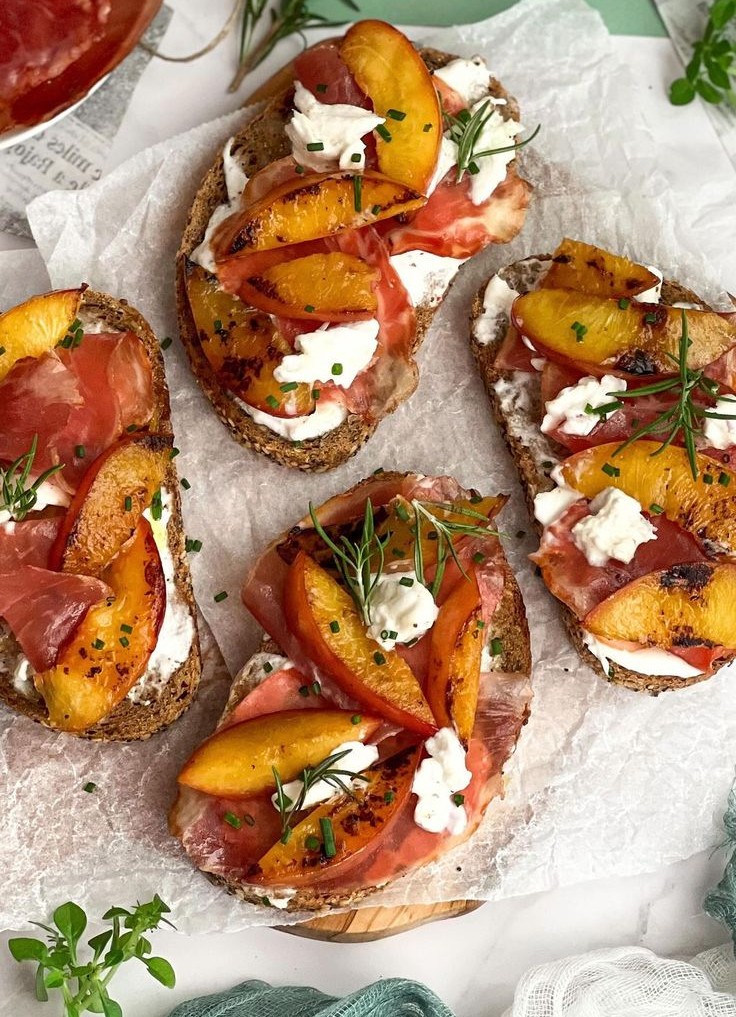 fenomenal tostada de jamon y melocoton - verano 2025 - top
